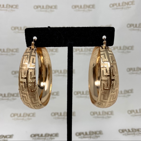 Vintage Fame Earrings - Picture 2 of 5